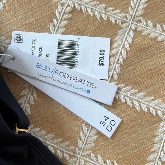 3 34DD bikini swimwear tops. Never worn, new with tags - Picture 4 of 6